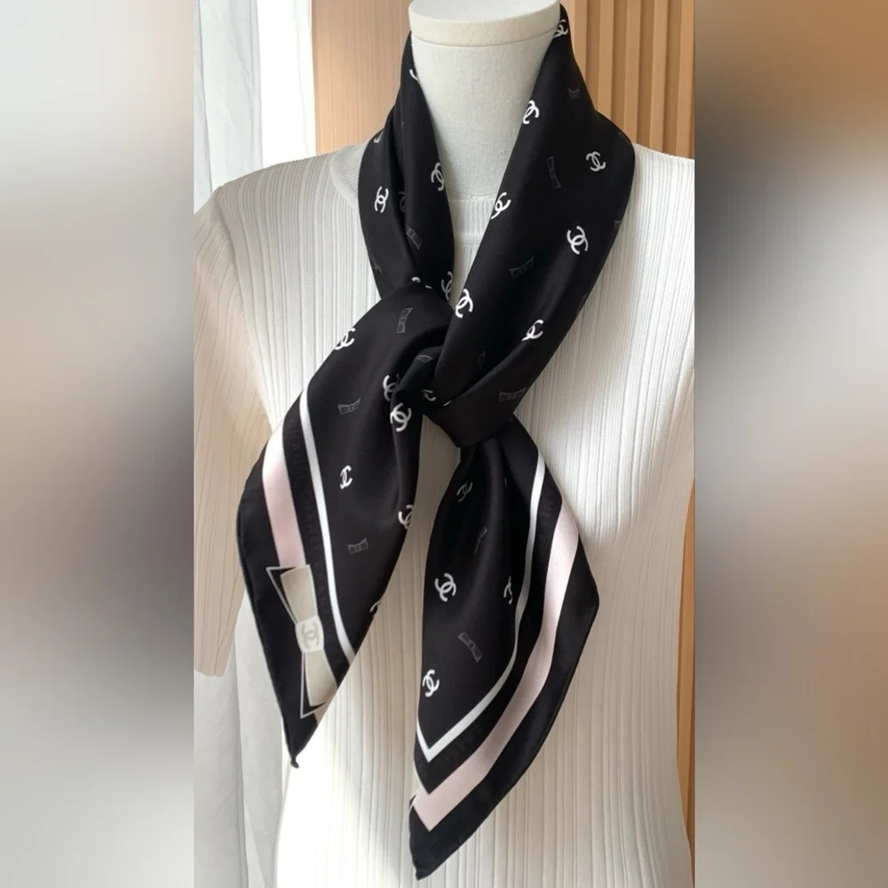 CHANEL elegant black